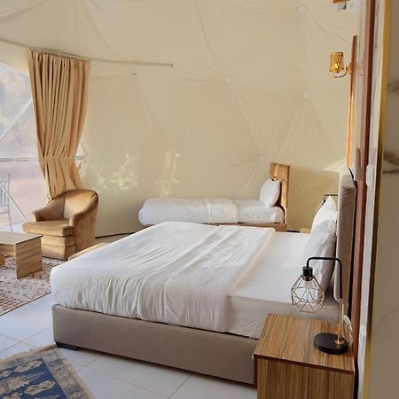 Rum Four Mountain Luxury Camp Wadi Rum Exteriör bild