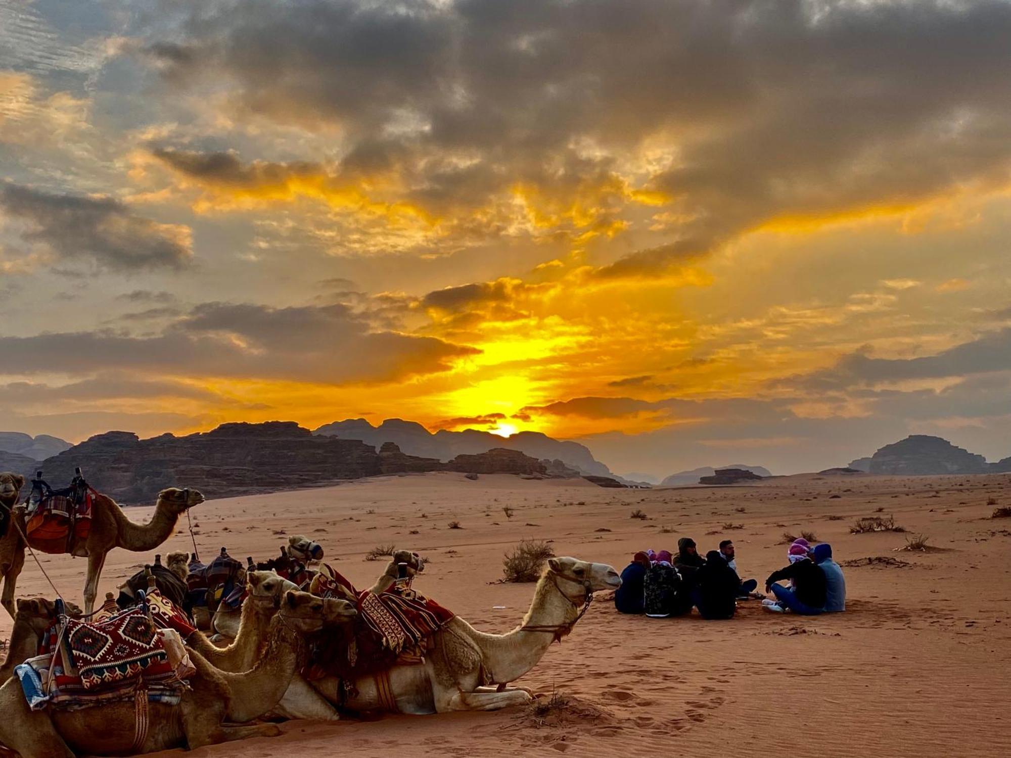 Rum Four Mountain Luxury Camp Wadi Rum Exteriör bild