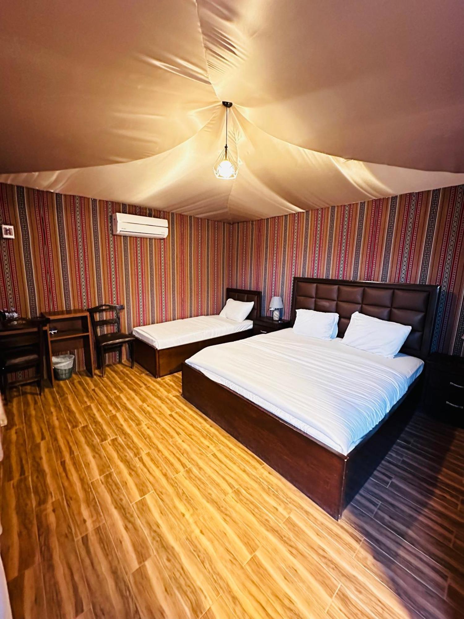 Rum Four Mountain Luxury Camp Wadi Rum Exteriör bild