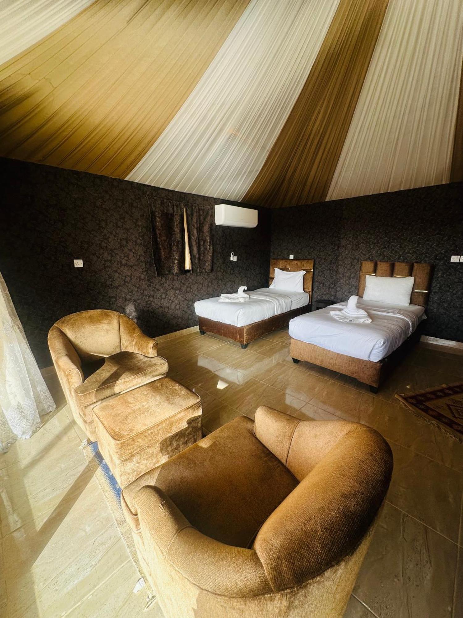 Rum Four Mountain Luxury Camp Wadi Rum Exteriör bild