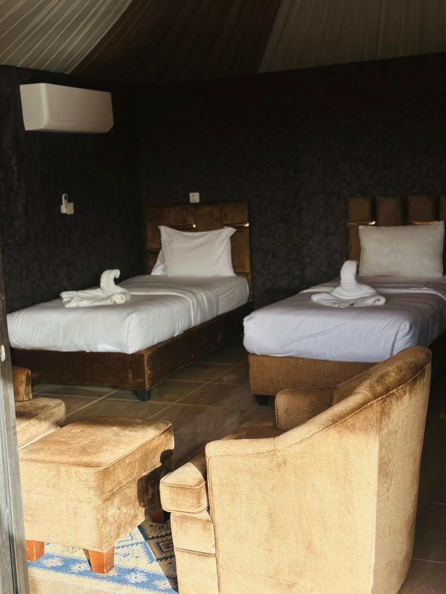 Rum Four Mountain Luxury Camp Wadi Rum Exteriör bild
