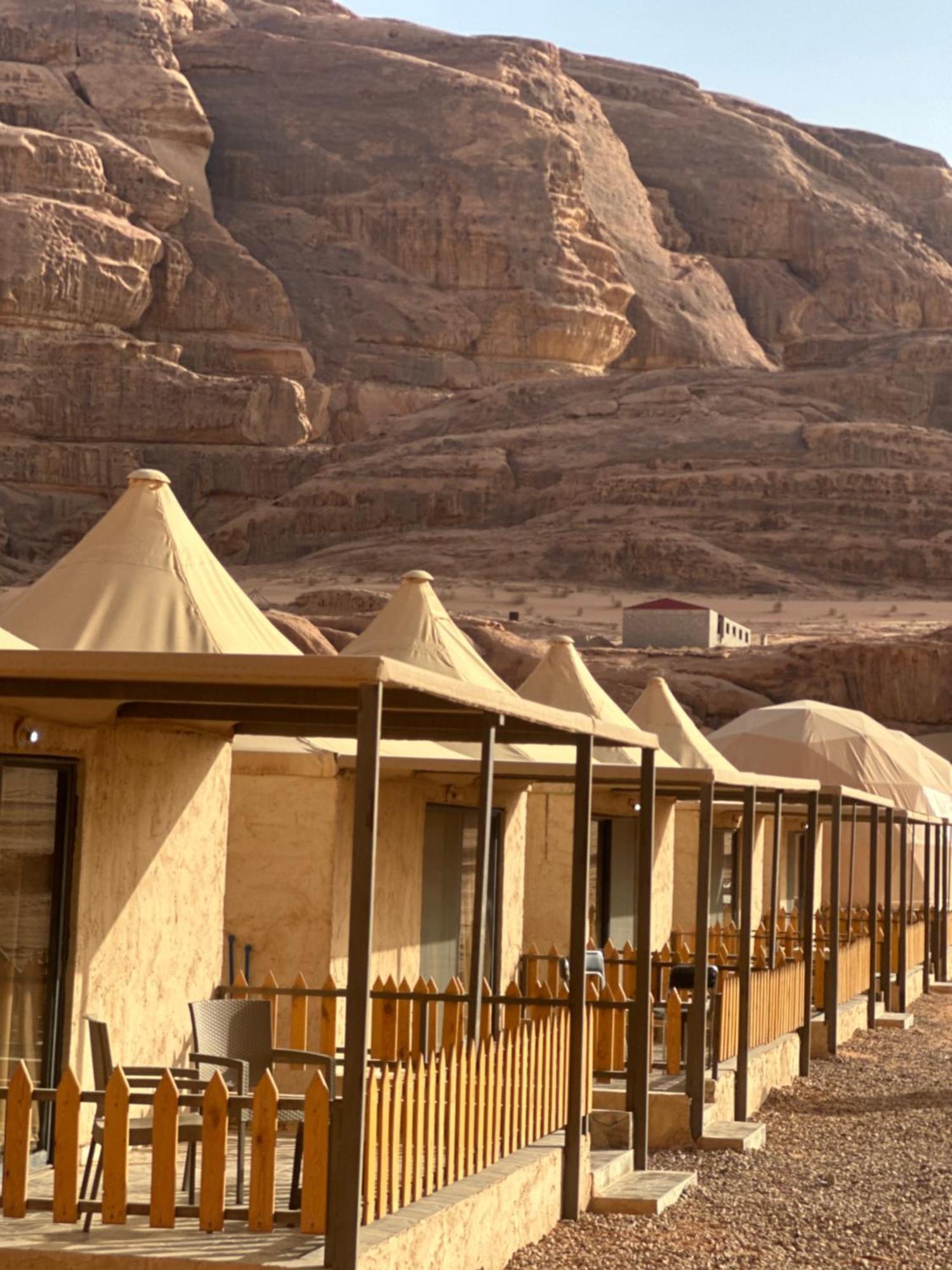 Rum Four Mountain Luxury Camp Wadi Rum Exteriör bild