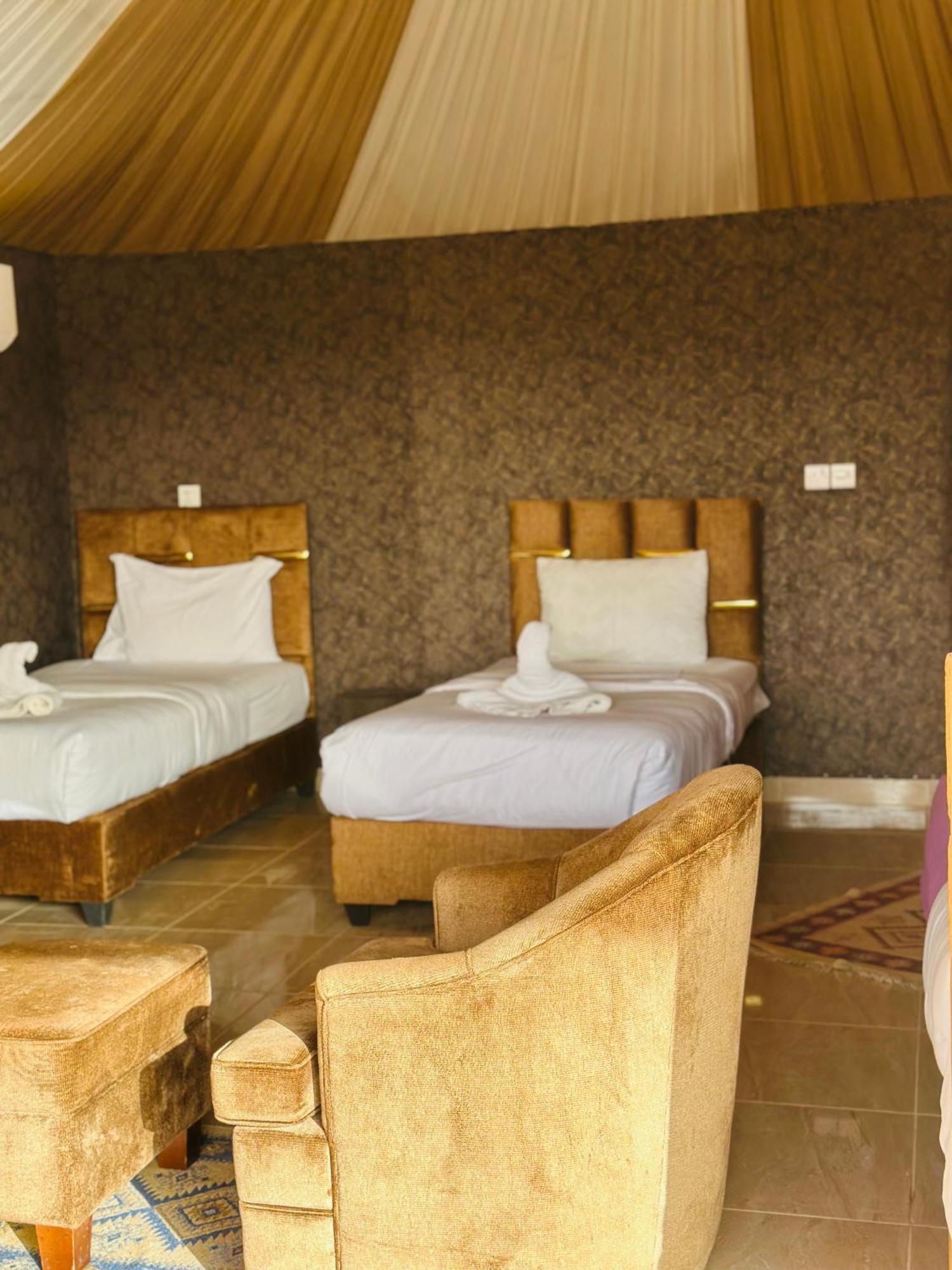 Rum Four Mountain Luxury Camp Wadi Rum Exteriör bild
