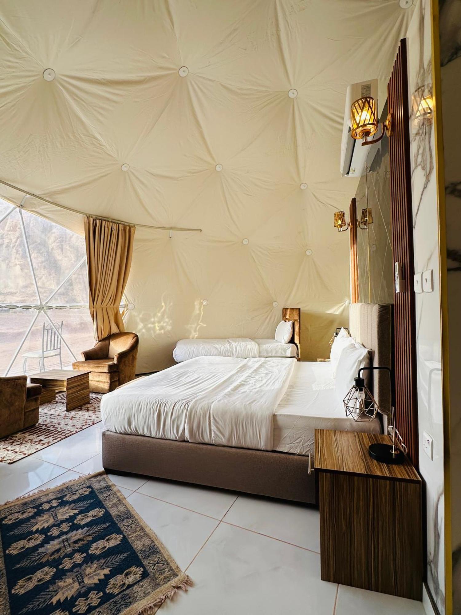 Rum Four Mountain Luxury Camp Wadi Rum Exteriör bild