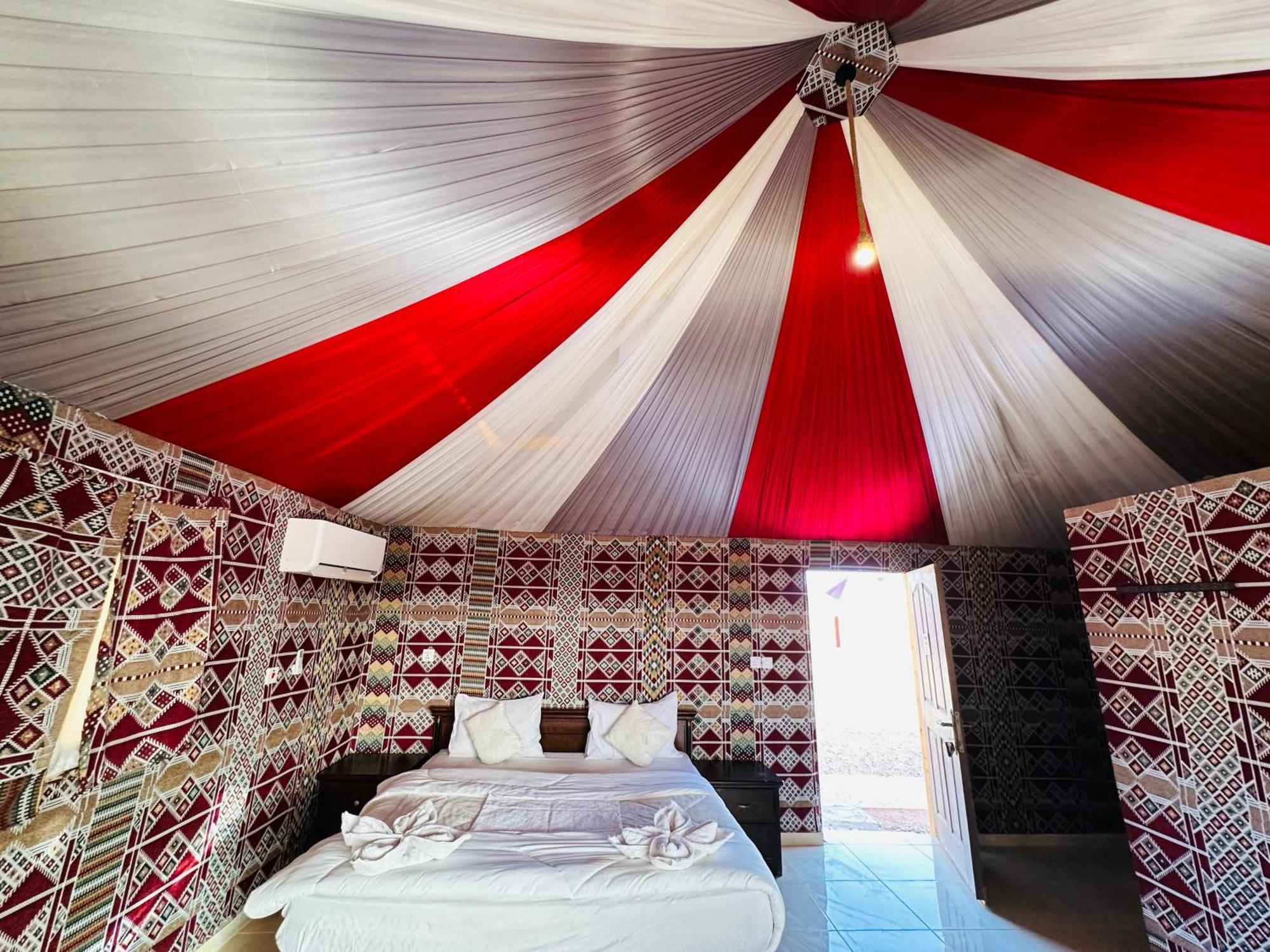 Rum Four Mountain Luxury Camp Wadi Rum Exteriör bild