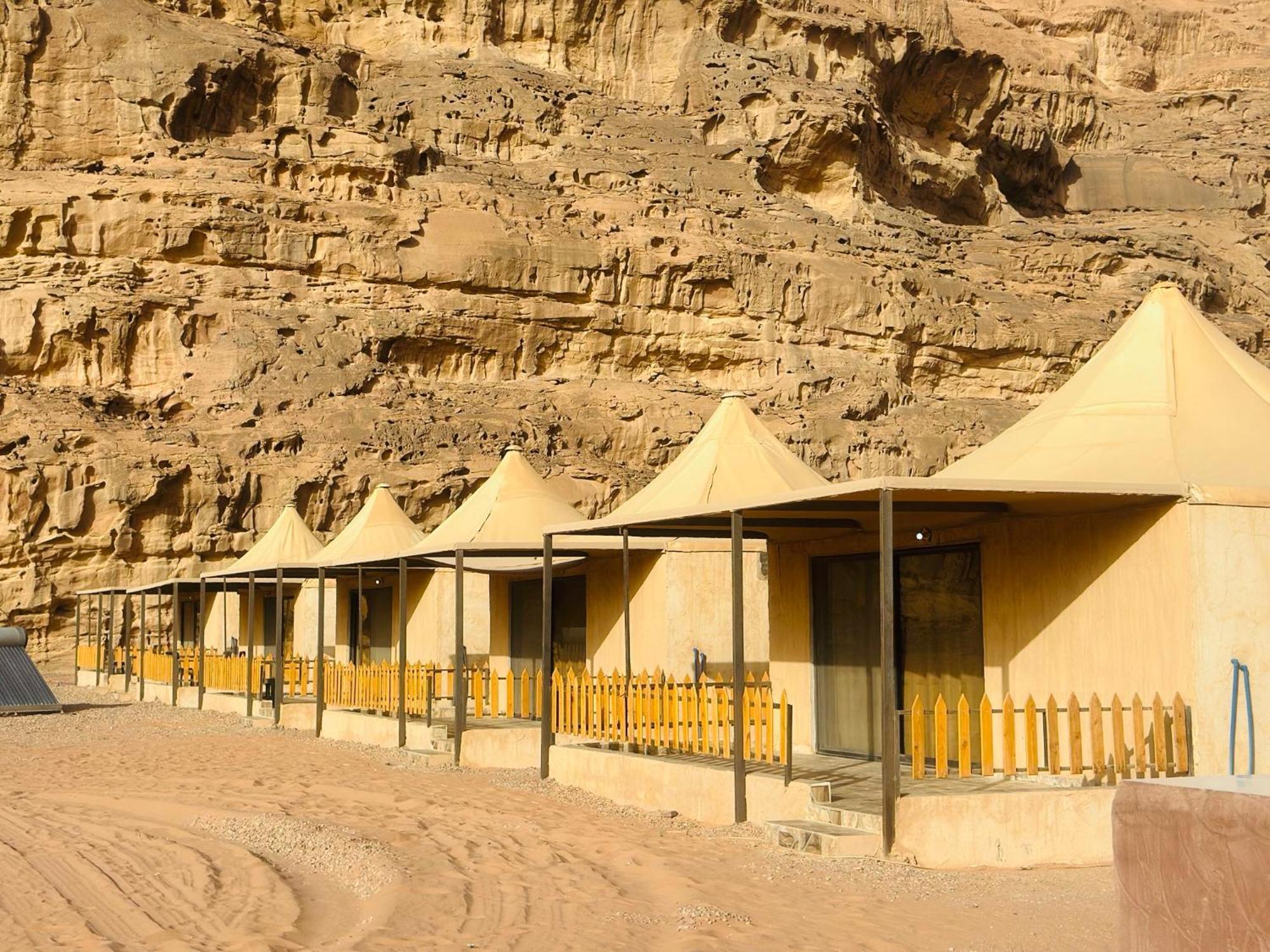 Rum Four Mountain Luxury Camp Wadi Rum Exteriör bild